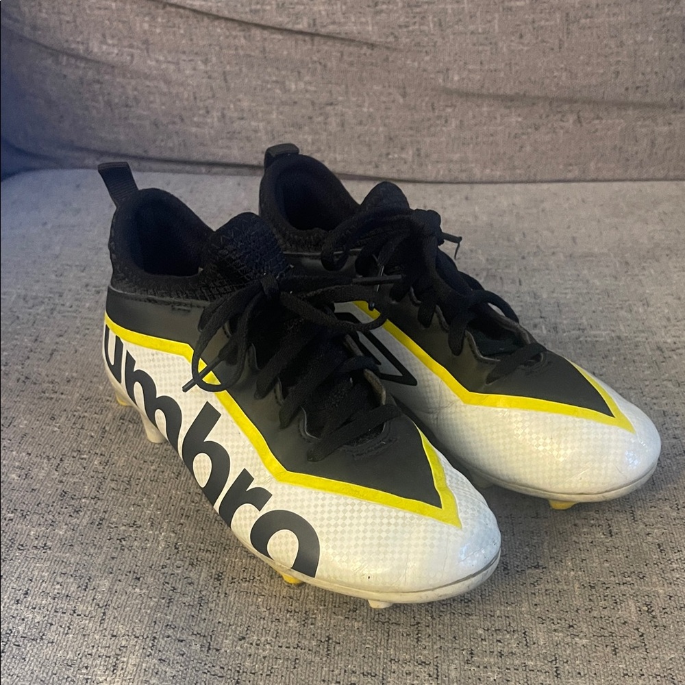 Umbro White and Yellow Soccer Cleats